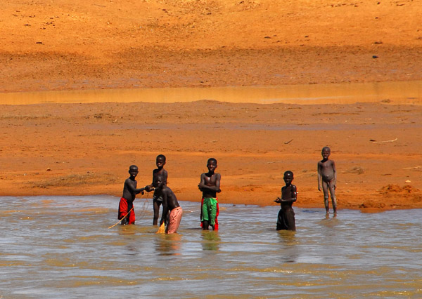 Kids playing in the Bani River outside Djenné