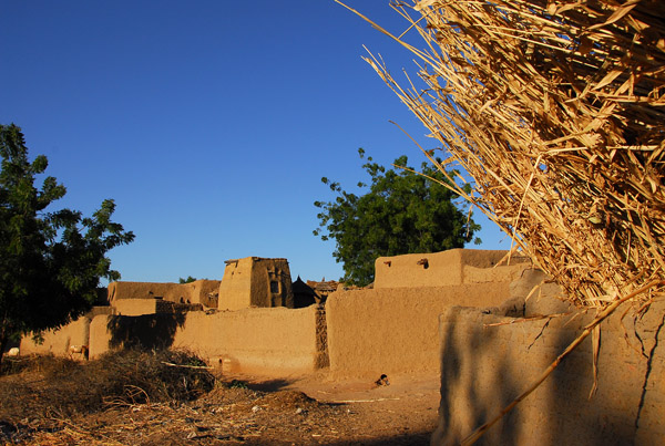Village on the road from Djenné