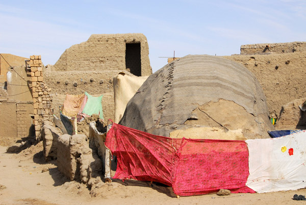 Hut set up in a ruin, Timbuktu