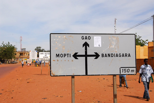 Major intersection in Sévaré where the Bamako-Gao road crosses the road from Mopti to Bangiagara in Dogon Country