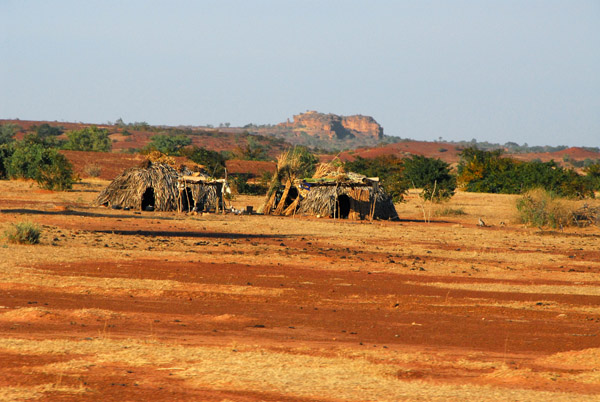 Nomad huts off the Bandiagara-Mopti Road