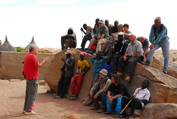 Günter briefing the group on the Dogon dance that we are about to see