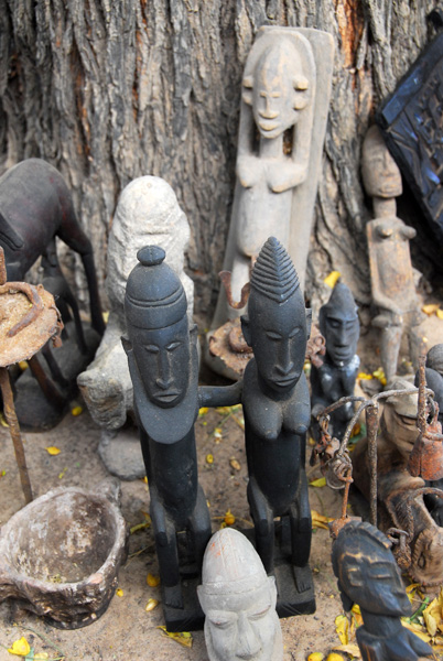 Dogon woodcarving for sale at the hotel
