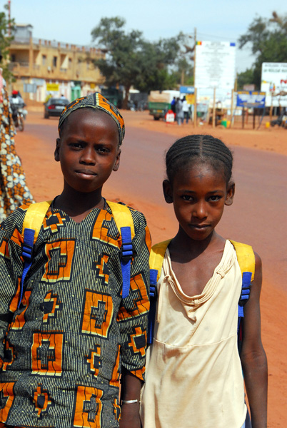 Girls in Sévaré, a major junction outside Mopti