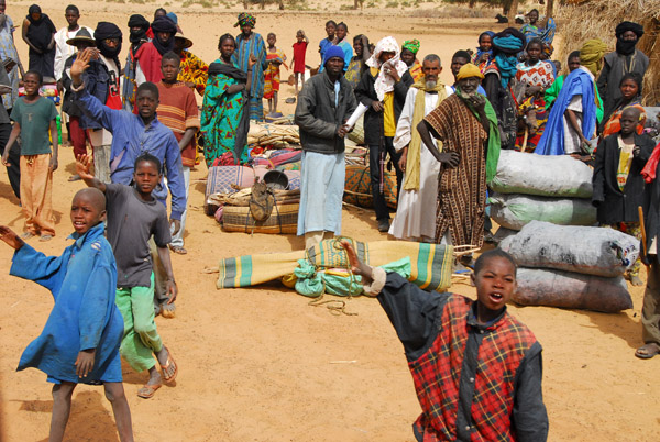 Very large extended family of Bella waiting for a truck to take them to the Timbuktu ferry