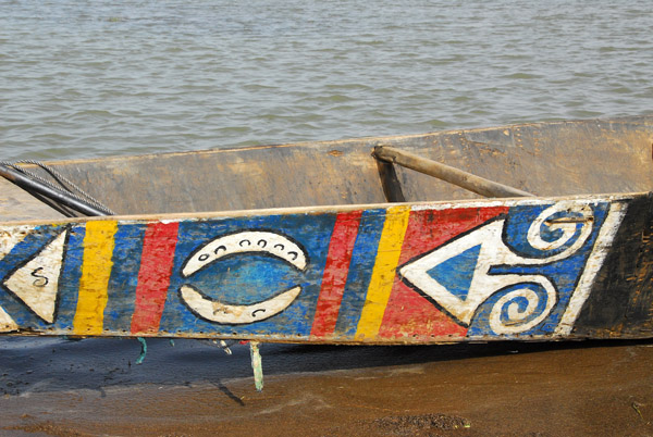 Painting on a pirogue, Niger River, Mali