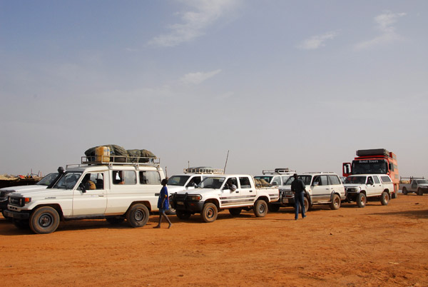 Traffic waiting to board the Timbuktu Ferry
