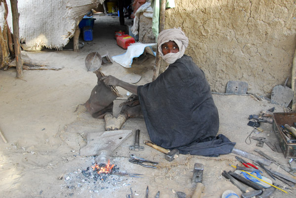 Village blacksmith, Port of Korioumé, Mali