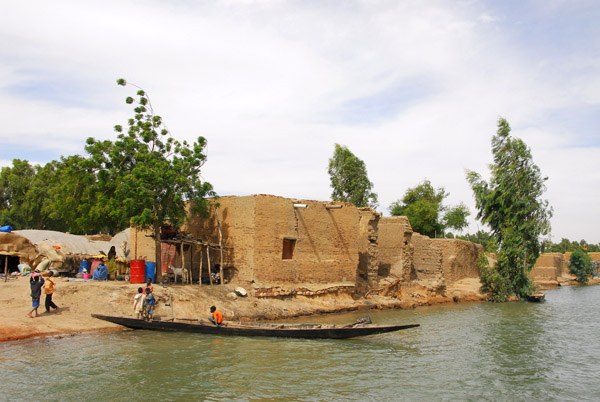 Korioumé, Mali from the ferry to the south bank of the Niger River