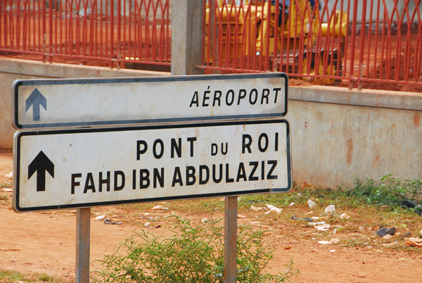 Sign for Bamako Airport via the King Fahd Bridge