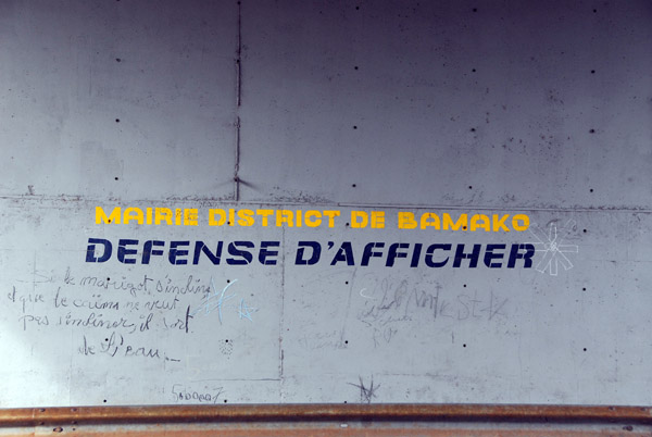 Mairie District de Bamako - Defense d'Afficher - Avenue de la Liberté underpass near the National Museum