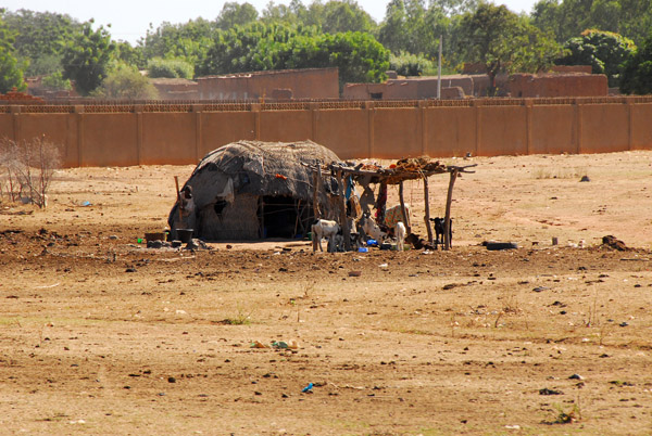 One of the first huts of this style we'd seen so far, Mali