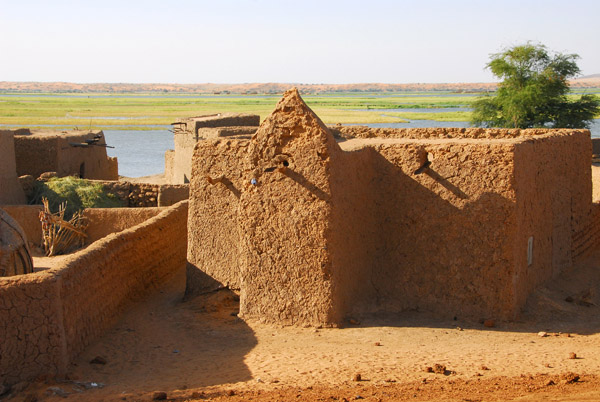 Small village mosque along the Niger River between Asongo and the Niger border