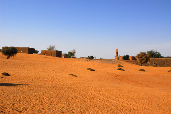 A village where the desert meets the Niger River