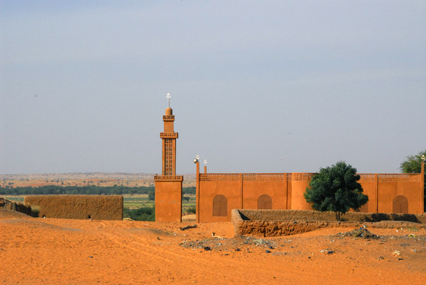A village where the desert meets the Niger River