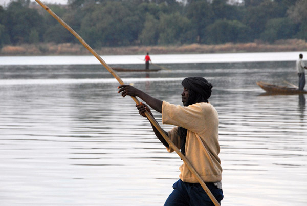 Turbaned boatman with a pole, Mali