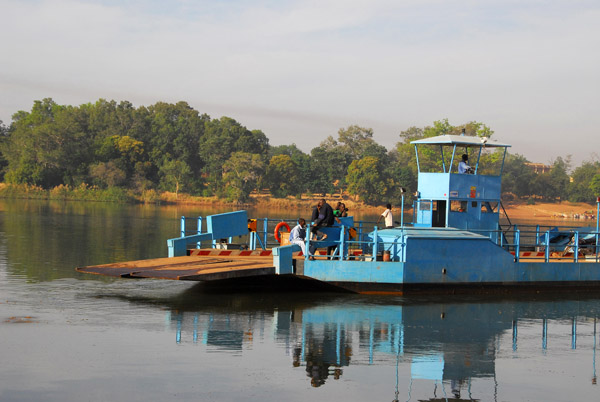 The ferry leaves for its second stop at Bafoulab, Mali