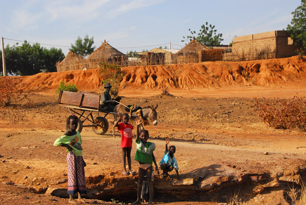Kids on the outskirts of Mahina, Mali