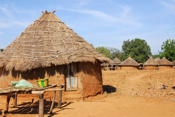 Round thatched hut in Dilia, Bafing Valley, Mali