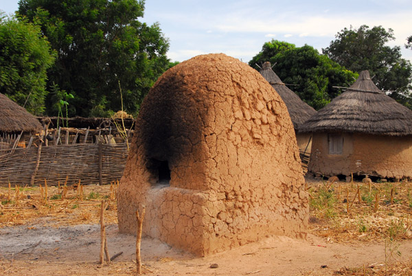 Oven, Village of the Big Tree