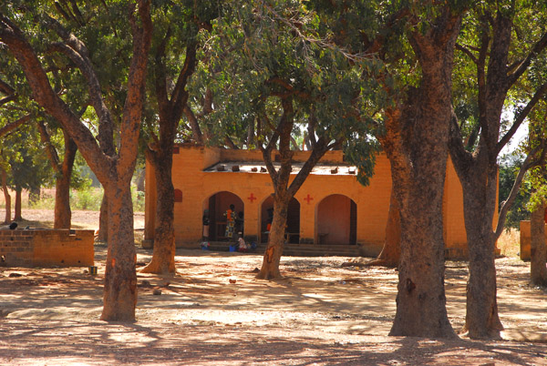 A medical clinic along R13 between Kita and Bamako