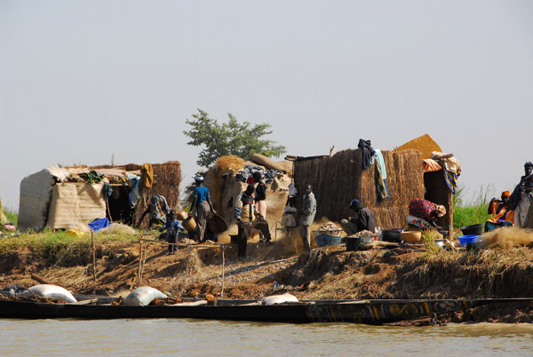 Nomad village along the Niger River downstream of Mopti