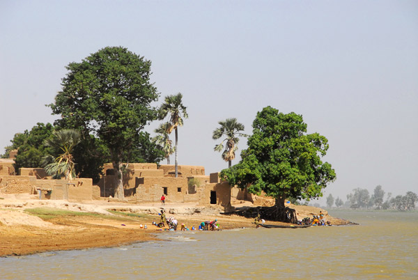 Village on the north shore of the Niger River, Mali
