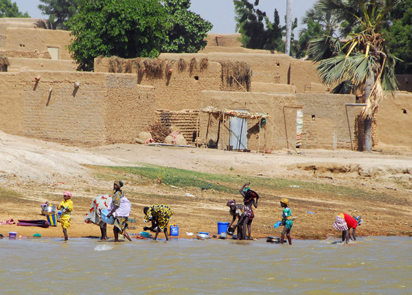 North shore village, Niger River, Mali