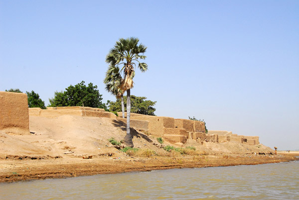 North shore village, Niger River, Mali
