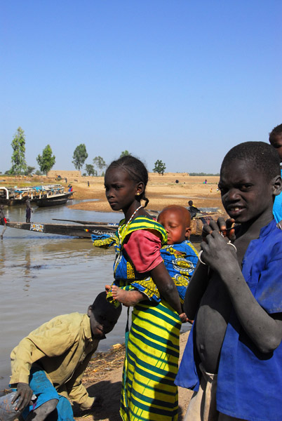 Kids along the Niger River, Kotaka, Mali