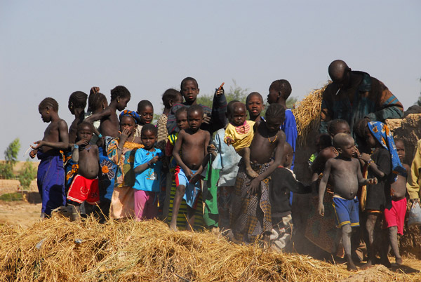 The kids of Kotaka, Mali seeing us off