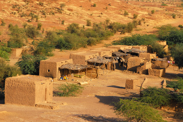 Mudbrick huts, Labbézanga, Niger