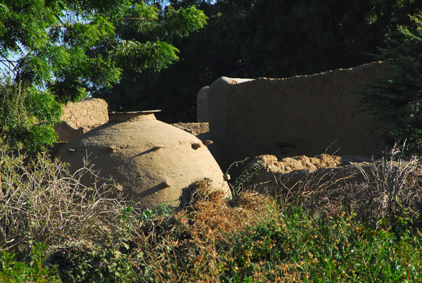 Round granary, Niger