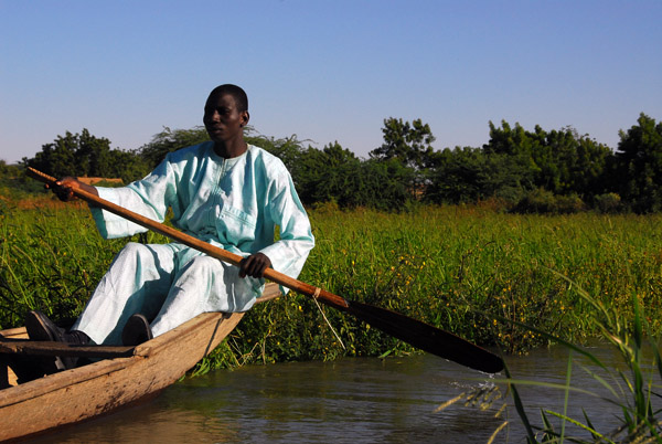 Paddling a pirogue, Niger