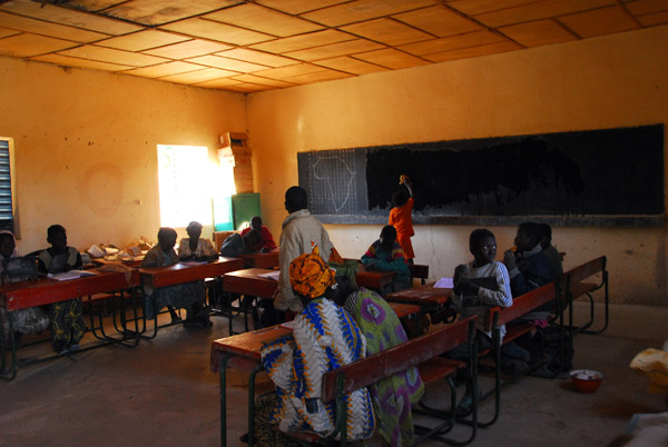 Visit to the one room schoolhouse on the Niger River island by Ayorou