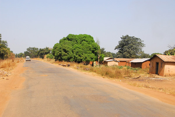 Benin's main north-south highway runs the entire 785 km from the Niger River to Cotonou