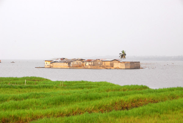 Island village, Lac Ahémé, Bénin