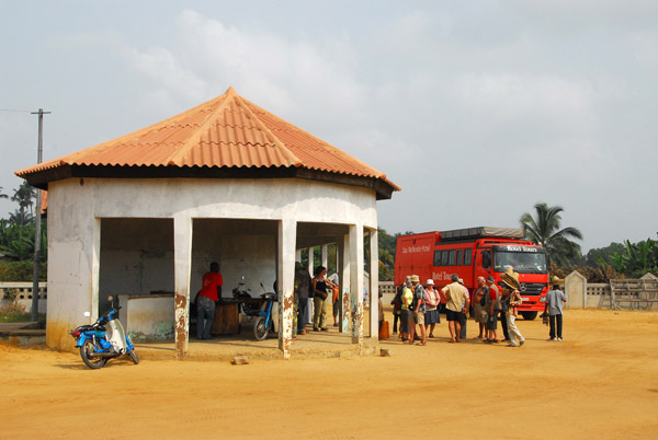 Lakeside depot for tourist boats to Ganvié