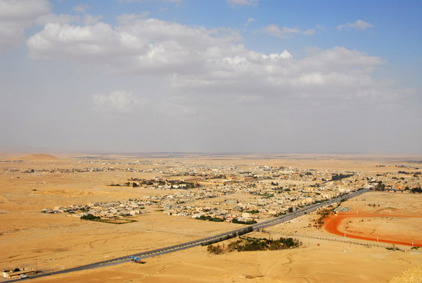 View of the modern city of Tadmor (Palmyra) and the hippodrome