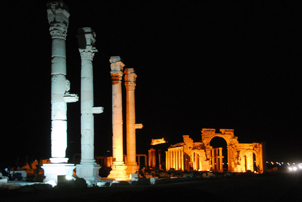Palmyra at night