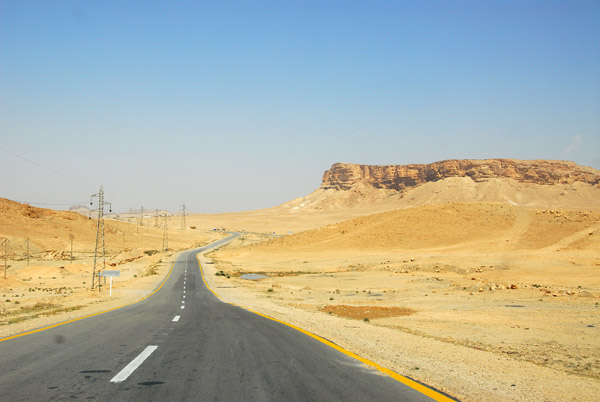 Road through the Syrian Desert leaving Palmyra