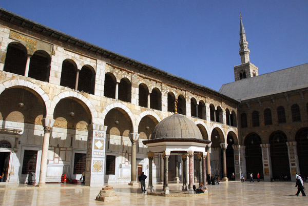 Eastern side of the courtyard of the Umayyad Mosque, Damascsu