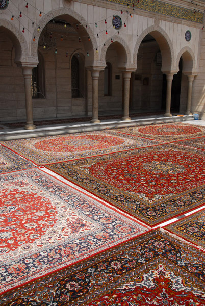 Persian rugs in the courtyard of the Ruqayya Mosque
