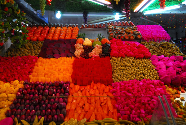 Colorful fruit and vegetable stand, Bab Al-Sriejeh Street