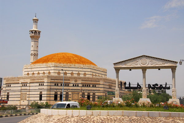 A large mosque on the north side of Hama on the main road to Aleppo