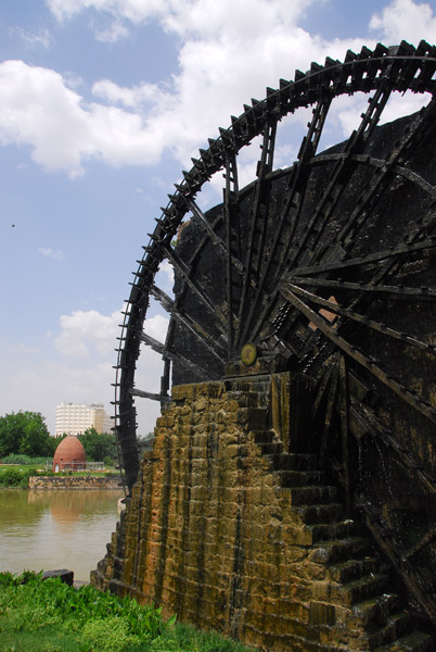Noria waterwheel on the Orontes River, Hama