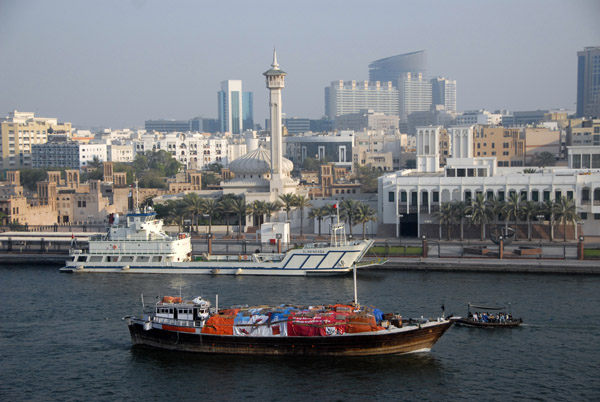 Dhow passing the Ruler's Court and the Al Shindagha