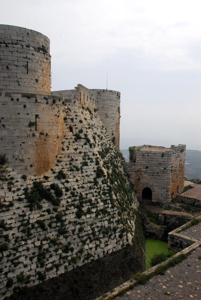 Southern castle ward with reservoir