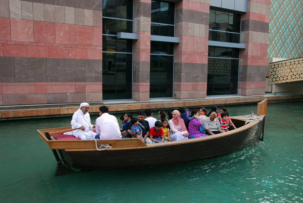 Abra rides on the canal, Dubai Waterfront Centre
