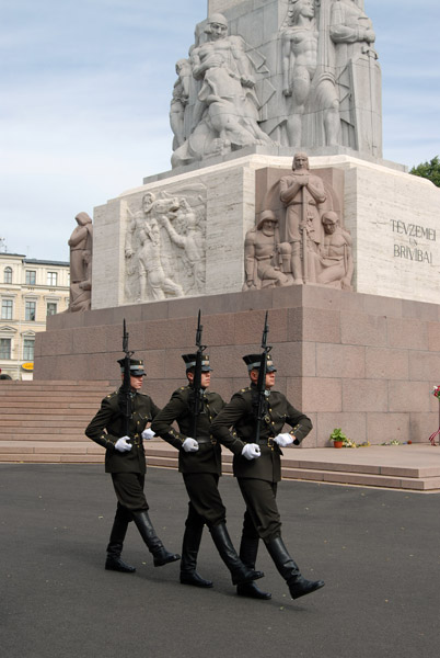 Marching guards, Freedom Monument, Riga